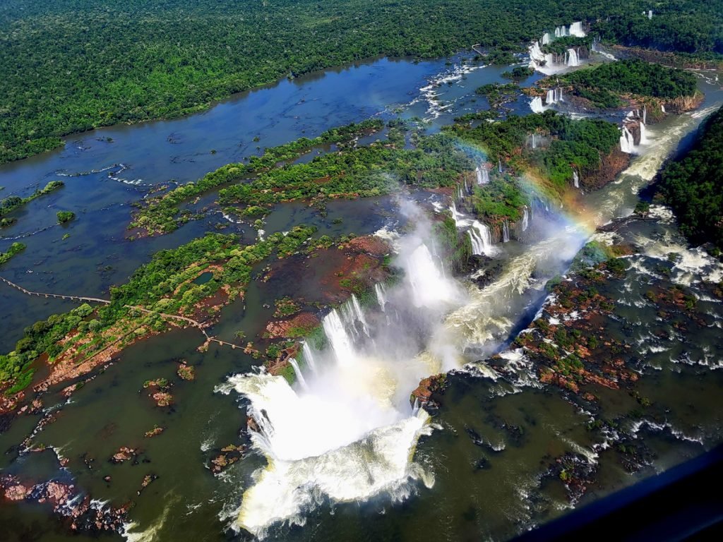 Die Iguazú-Wasserfälle aus der Luft - Argentinien/Brasilien