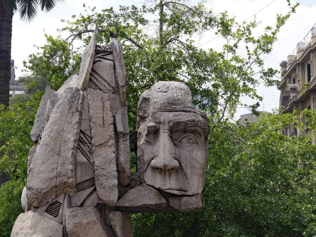 Mapuche-Statue an der Plaza de las Armas in Santiago de Chile - Chile