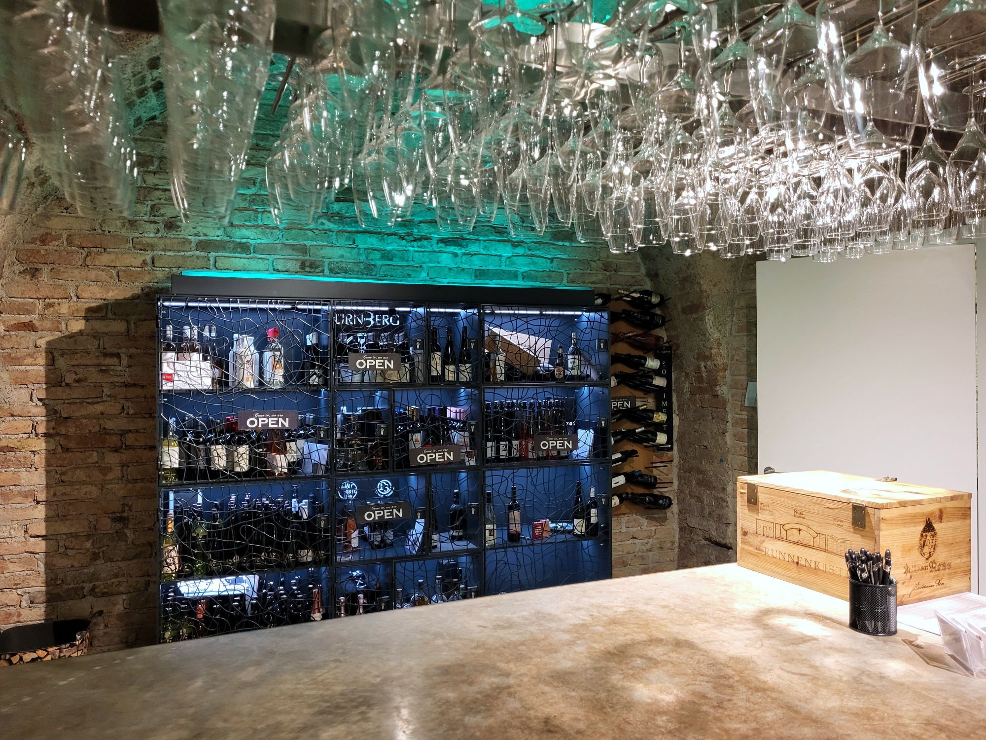 Historischer Weinkeller in Wien (hier: wineBANK Wien) Historischer Weinkeller in Wien (hier: wineBANK Wien)