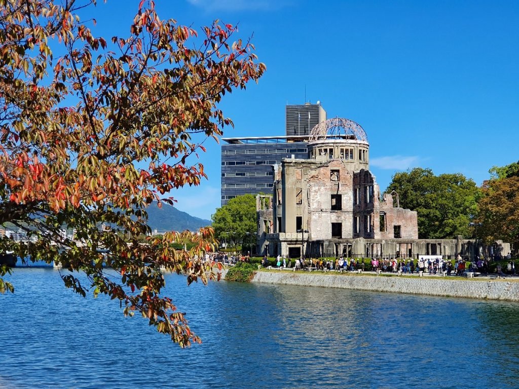 Blick auf den „Atombombendom“ in Hiroshima - Japan