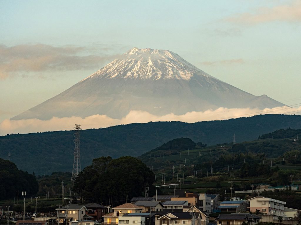 Blick auf den Fuji aus dem Shinkansen von Tokio nach Osaka - Japan