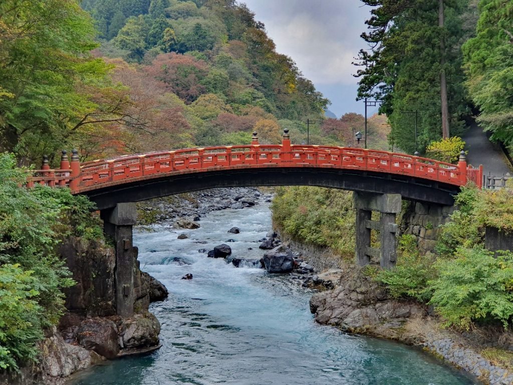 Shinkyo Bridge, die rote Brücke in Nikko - Japan