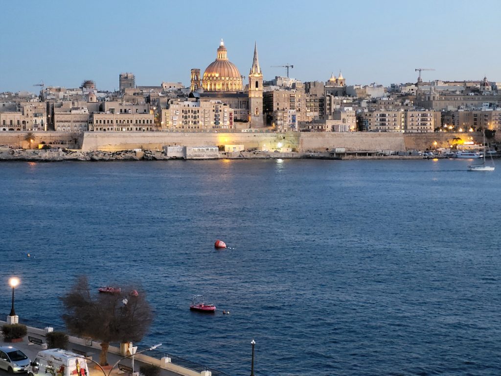 Blick von Sliema auf die Skyline von Valetta – Malta