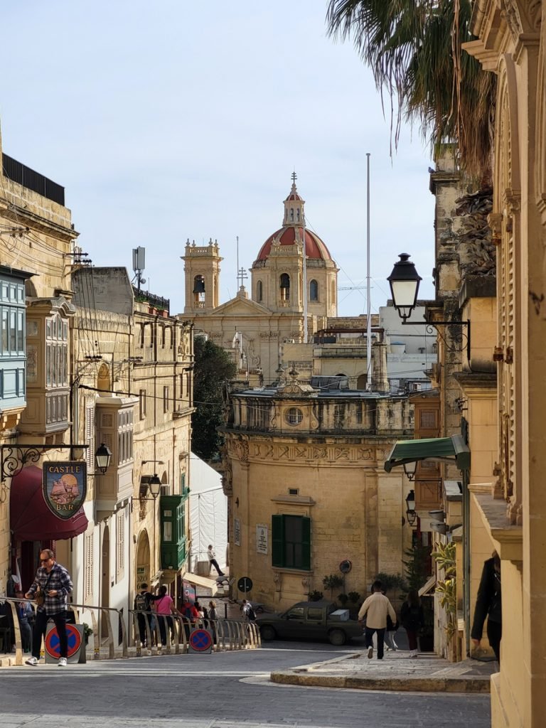 Blick von der Zitadelle auf die Basilika San Ġorġ von Victoria, Gozo – Malta