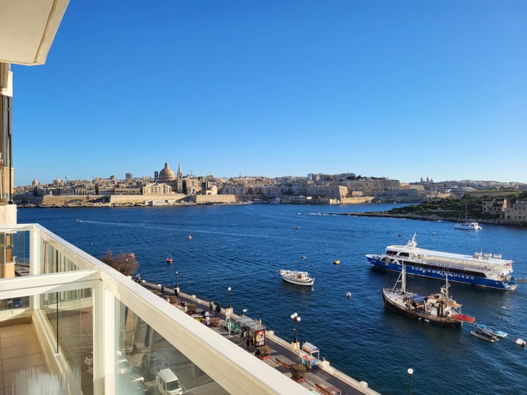 Blick vom Apartment in Sliema auf die Skyline von Valetta – Malta