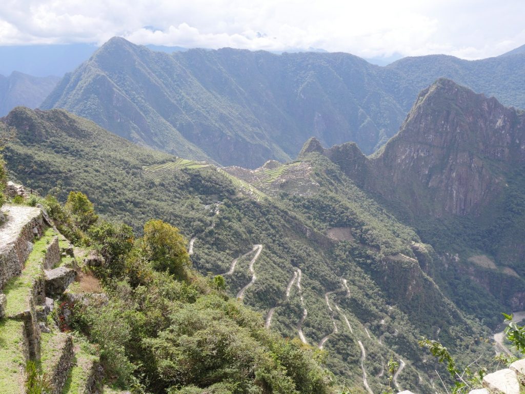 In der Ferne ist das Ziel zu sehen: Machu Picchu – Peru