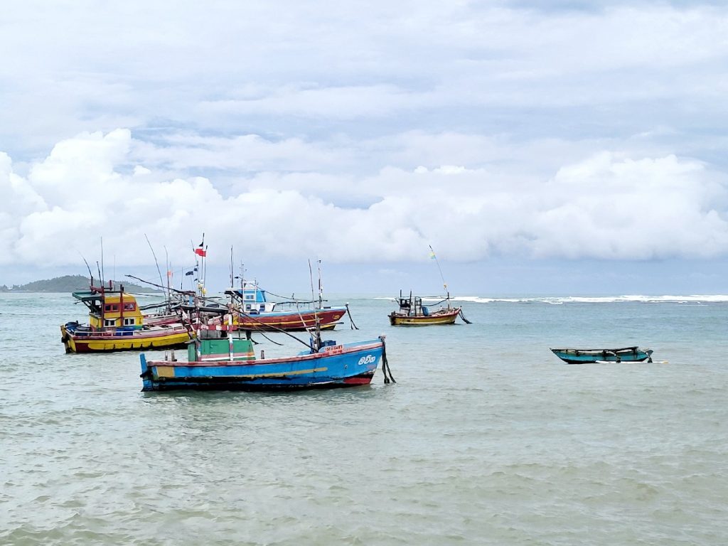 Die Fischerboote im Indischen Ozean - Sri Lanka
