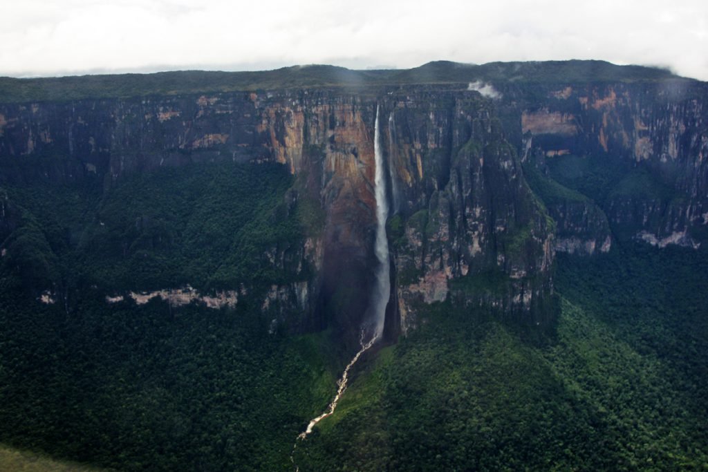 Salto Ángel, der höchste freifallende Wasserfall der Erde – Venezuela